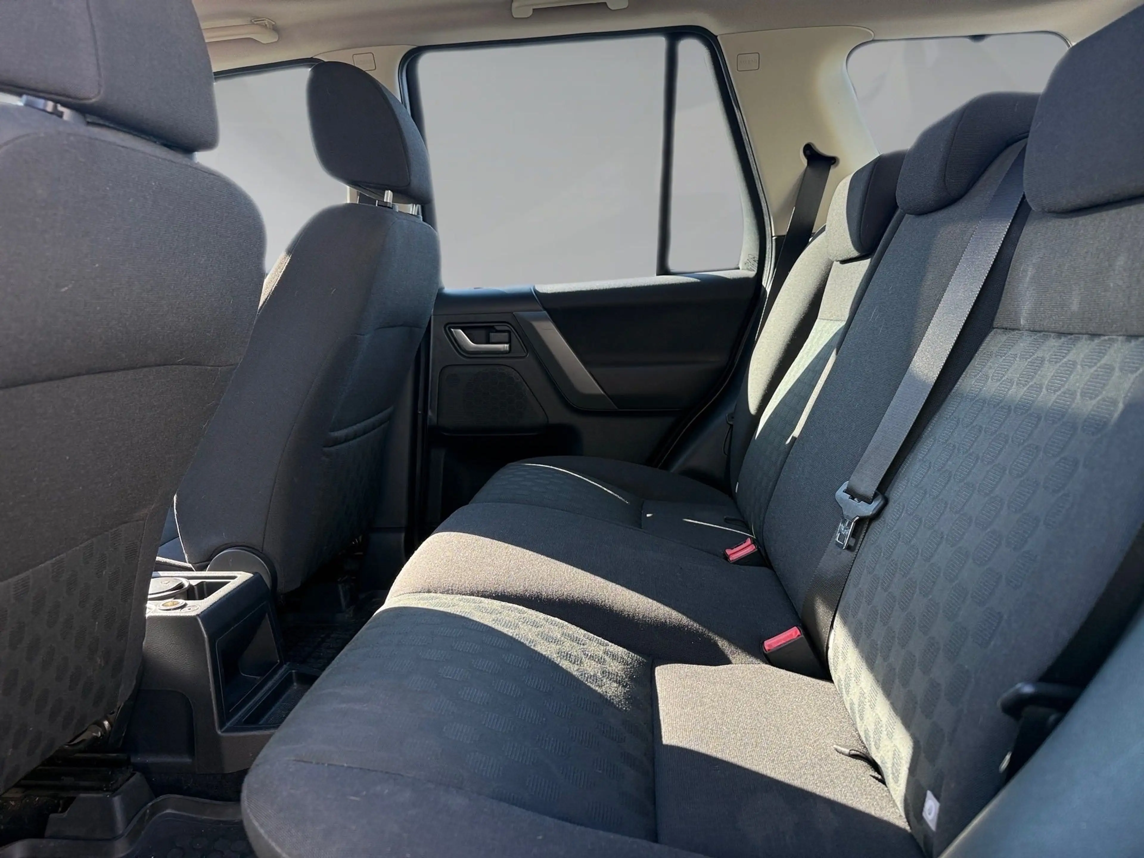 Land Rover Freelander 2 2.2 TD4 DPF S — photo 12
