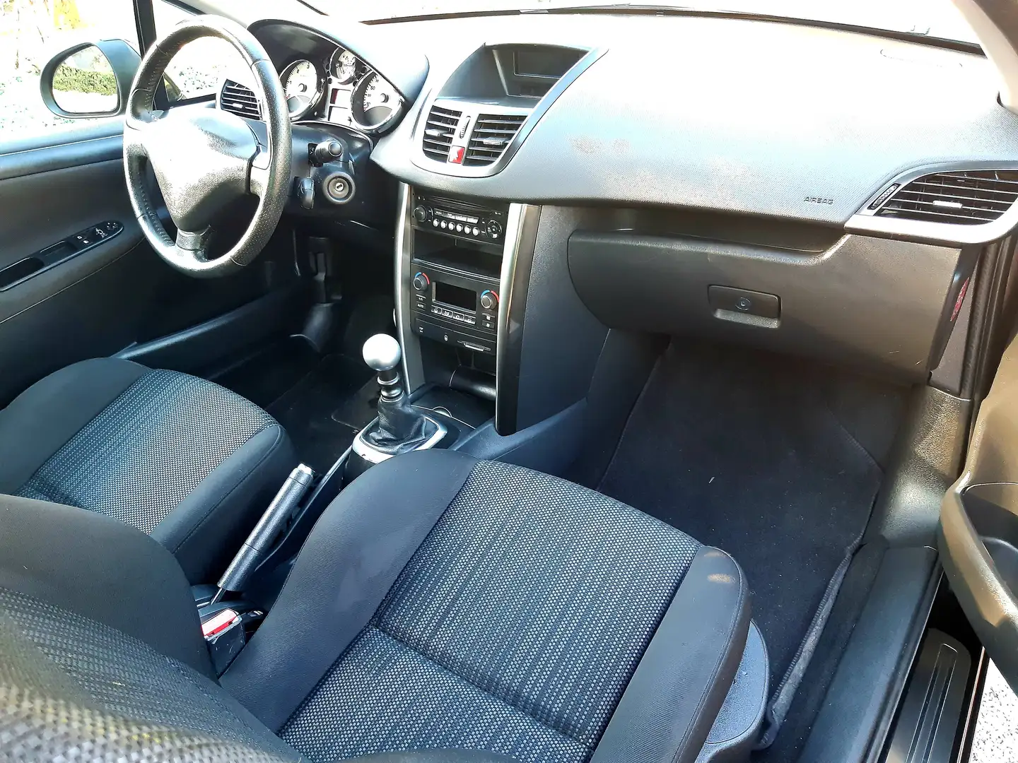 Peugeot 207 207 CC 1,6 HDi 115 Schwarz - 1