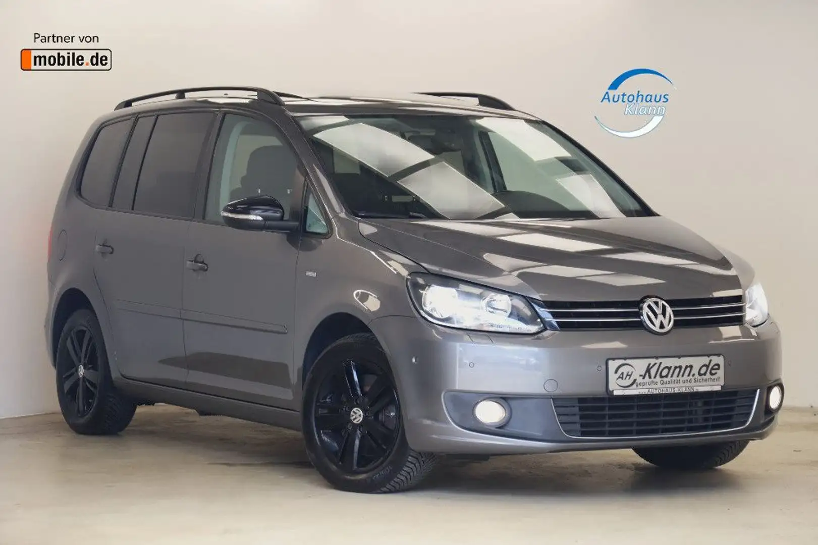 Volkswagen Touran 2.0TDI 140PS Automatik Match Pano Nav SHZ Gris - 1