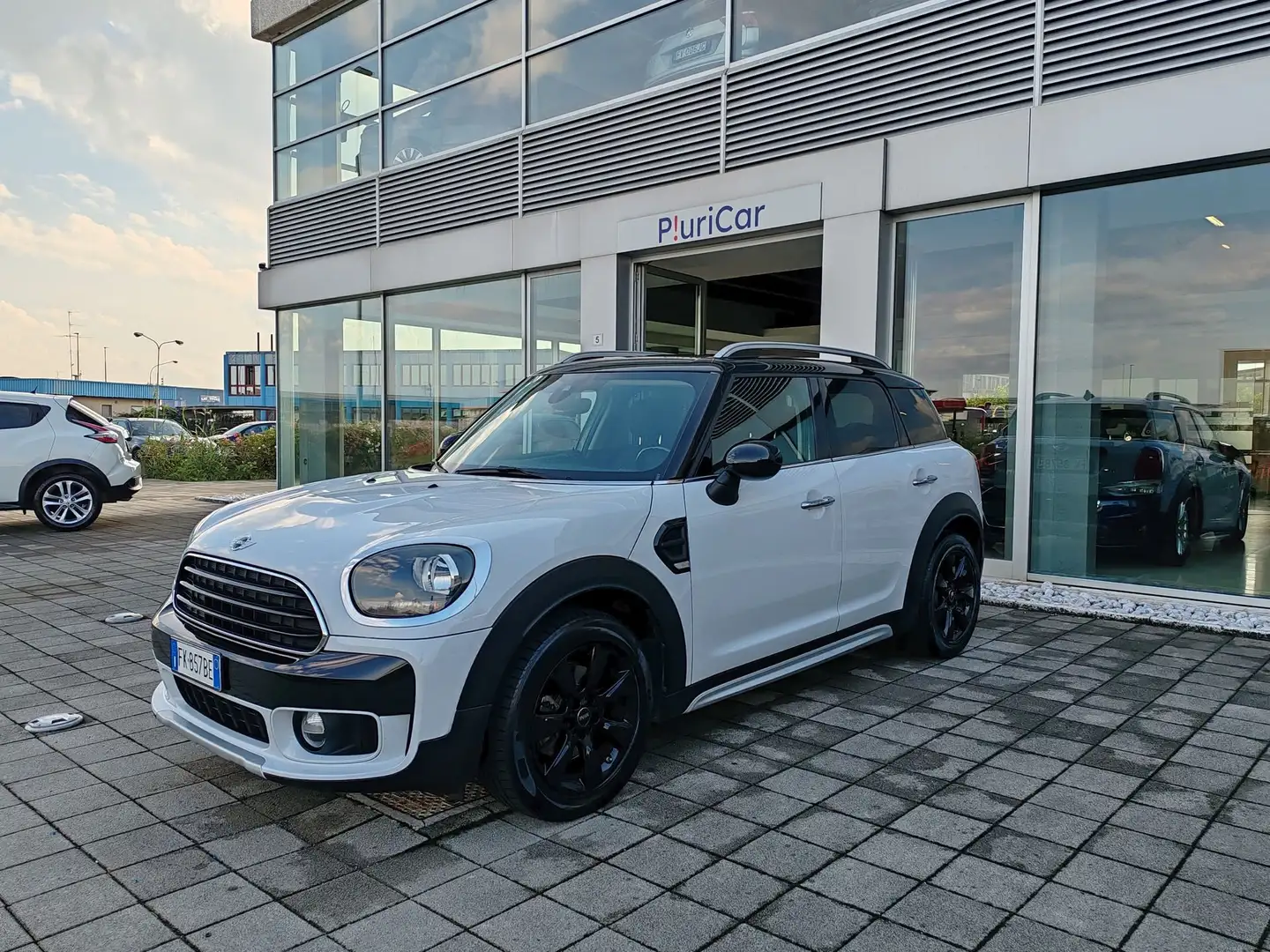 MINI Cooper D Countryman 2.0 150cv auto Navi VetriScuri Sensori Белый - 1