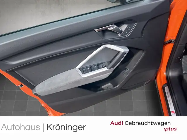 Audi Q3 view 8
