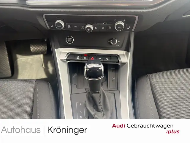 Audi Q3 view 14