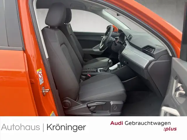 Audi Q3 view 9