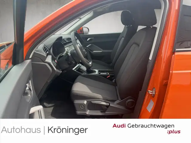 Audi Q3 view 7
