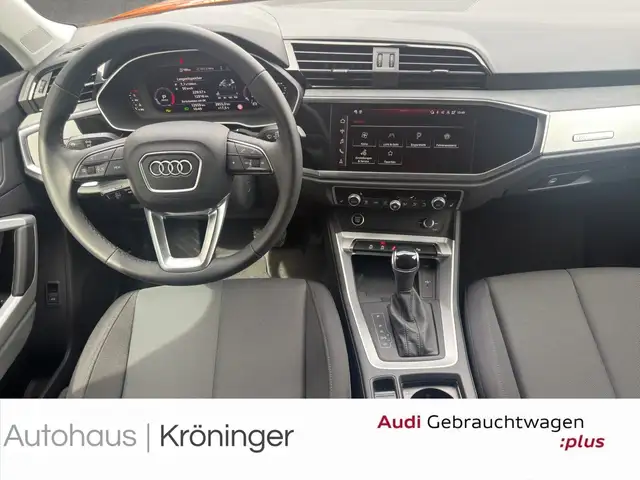 Audi Q3 view 13