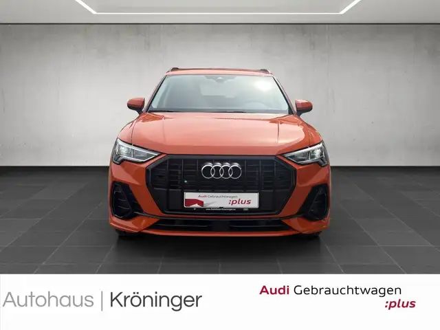 Audi Q3 view 5
