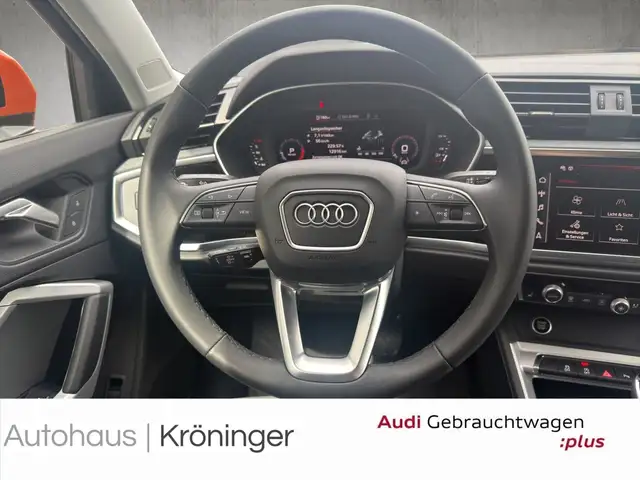 Audi Q3 view 11