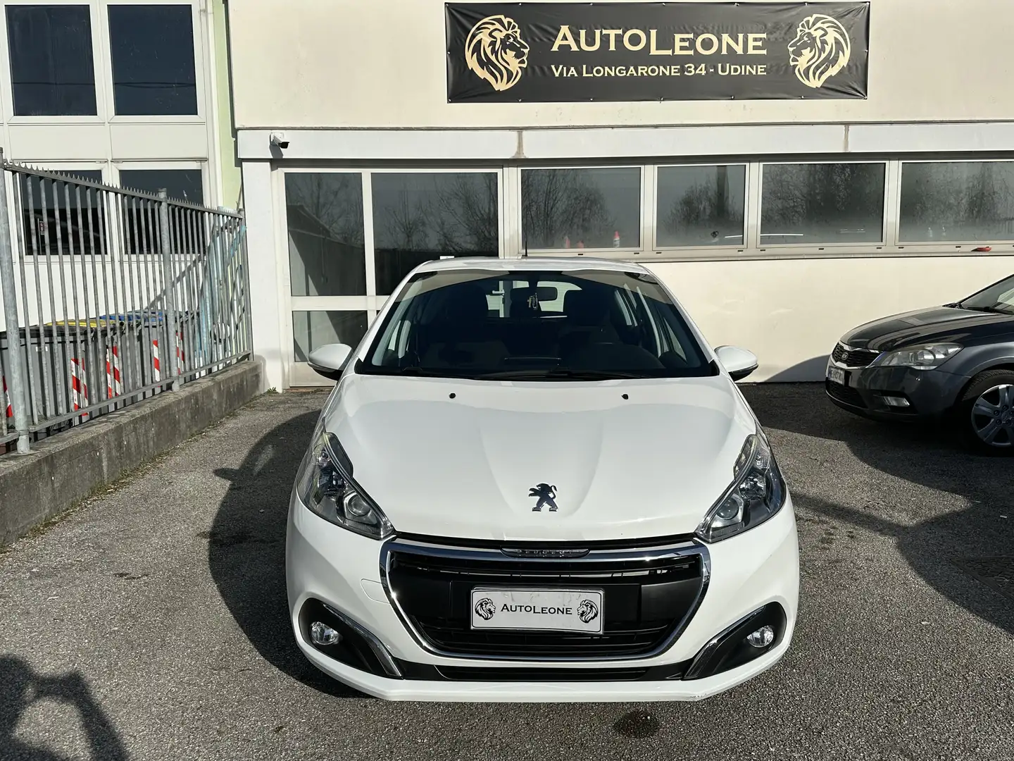 Peugeot 208 1.2 puretech 82 cv 5p. Blanco - 2