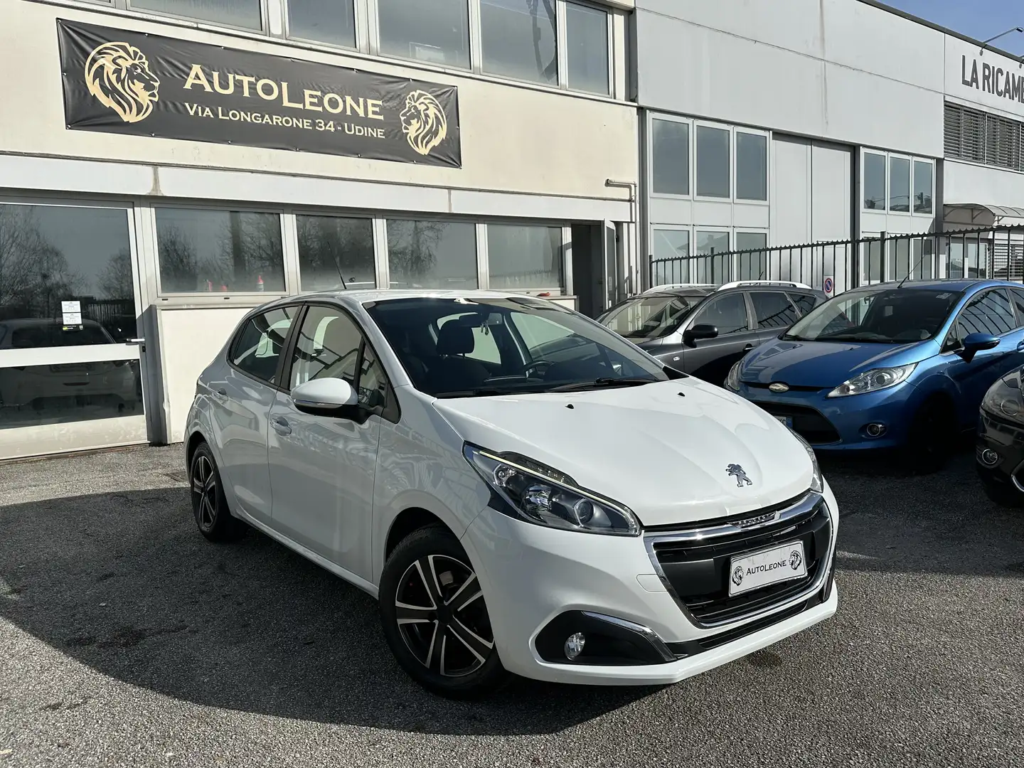 Peugeot 208 1.2 puretech 82 cv 5p. Blanco - 1