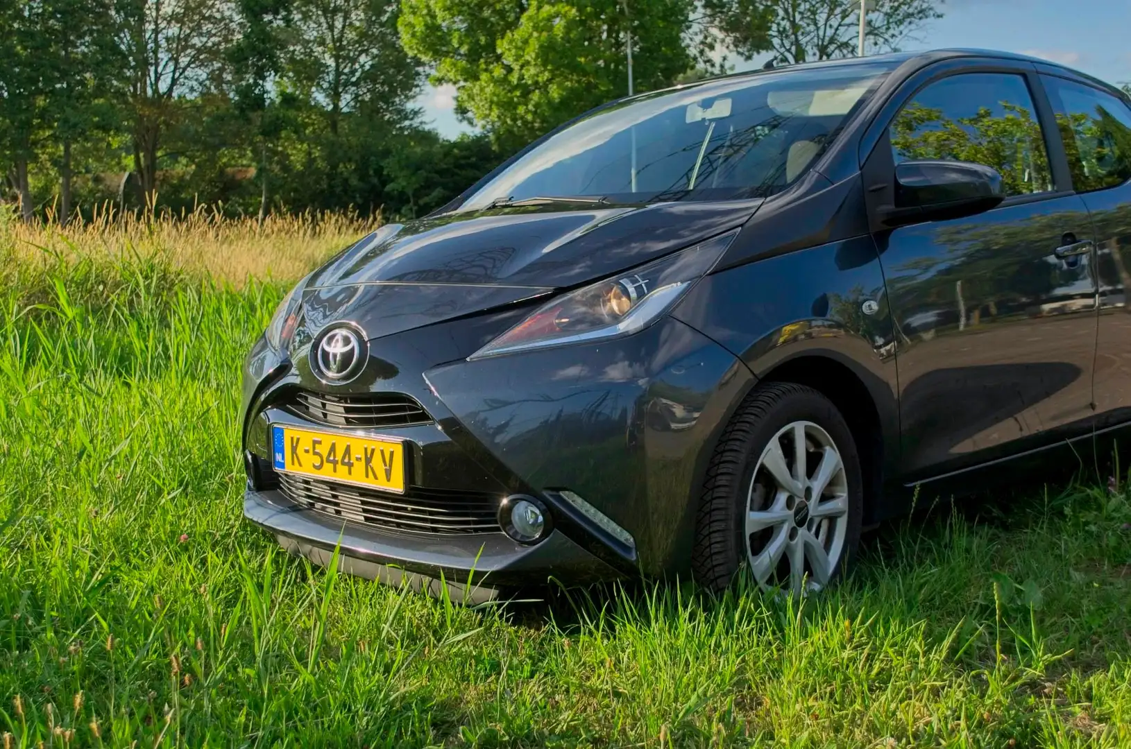 Toyota Aygo Aygo 1.0 VVT-i x-wave Grijs - 1