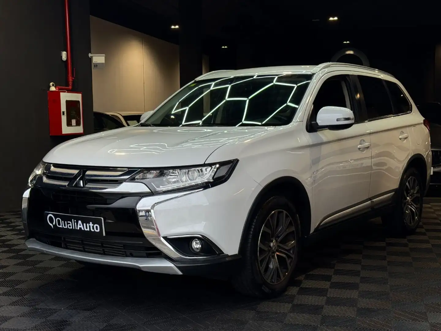 Mitsubishi Outlander 220DI-D Motion 2WD 7pl. Blanco - 2