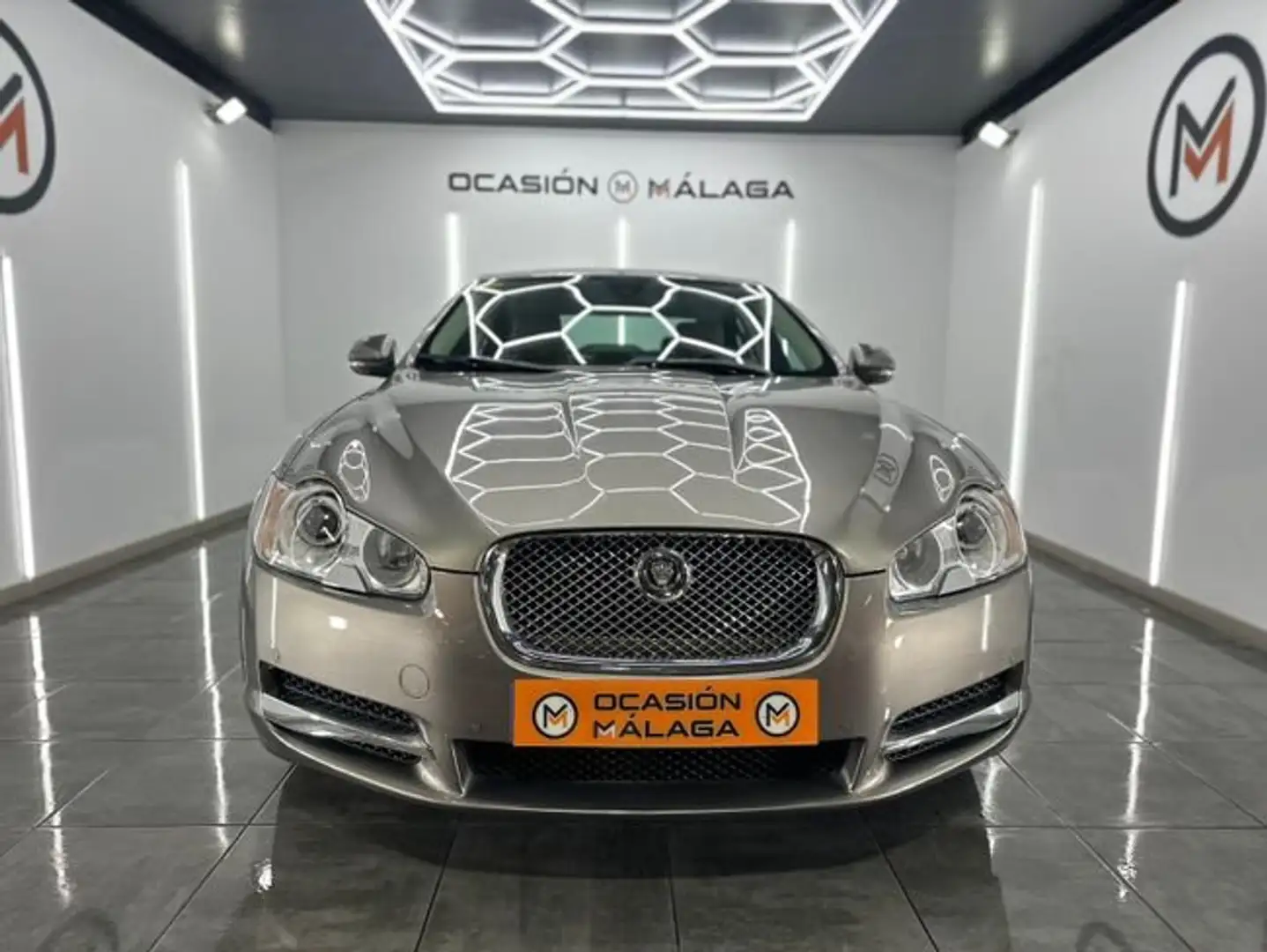 Jaguar XF 3.0 V6 Diesel Luxury 240 Aut. Gris - 2