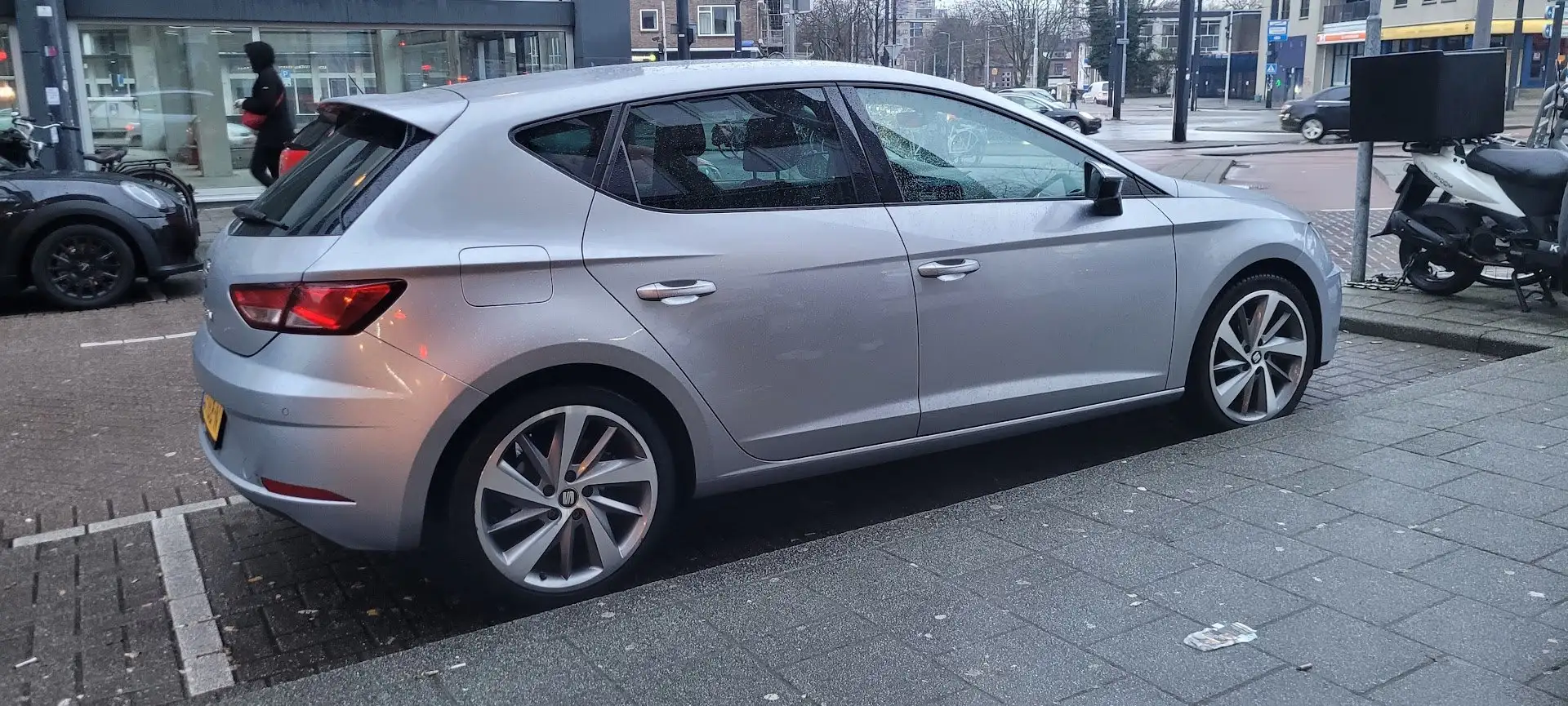 SEAT Leon Leon 1.0 EcoTSI St.BnsI. Grijs - 1