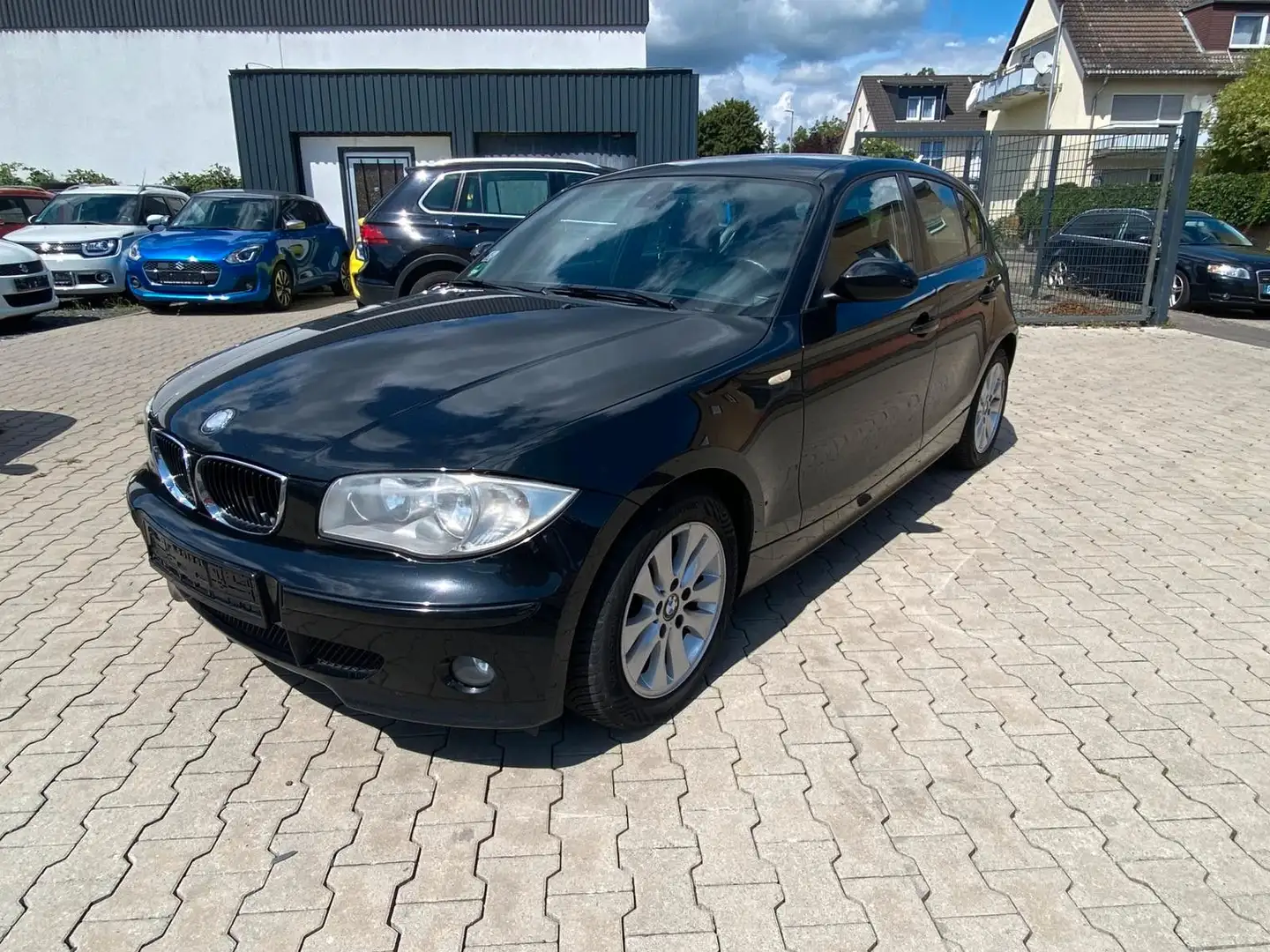 BMW 120 Baureihe 1 Lim. 120d Schwarz - 1