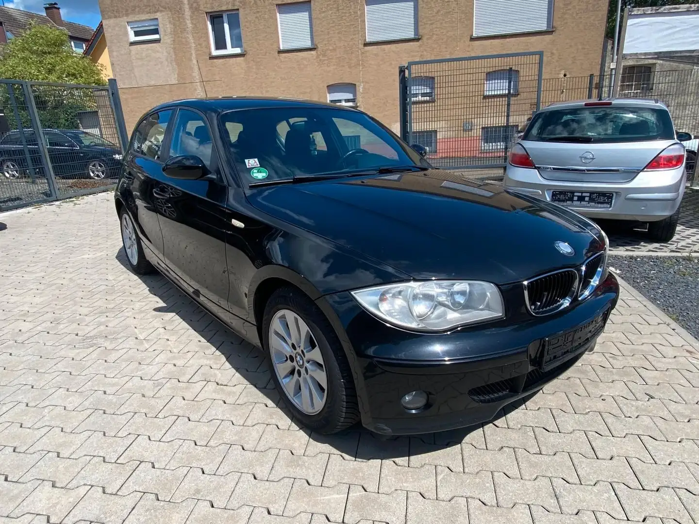 BMW 120 Baureihe 1 Lim. 120d Schwarz - 2