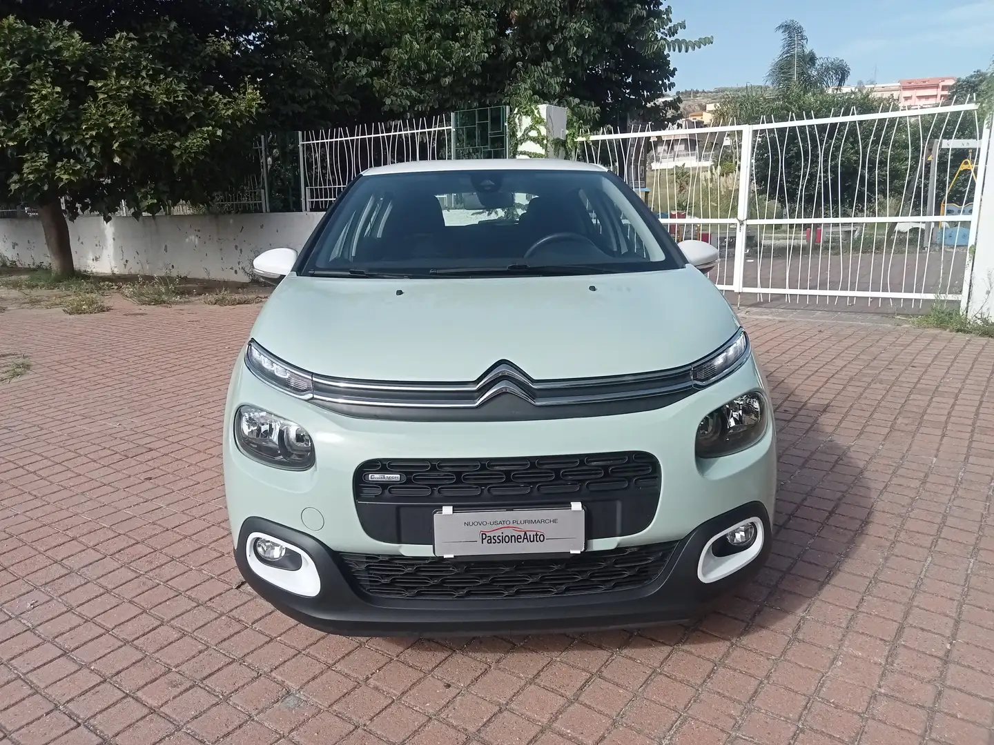 Citroen C3 C3 1.2 puretech Feel 82cv neopatentati Vert - 1