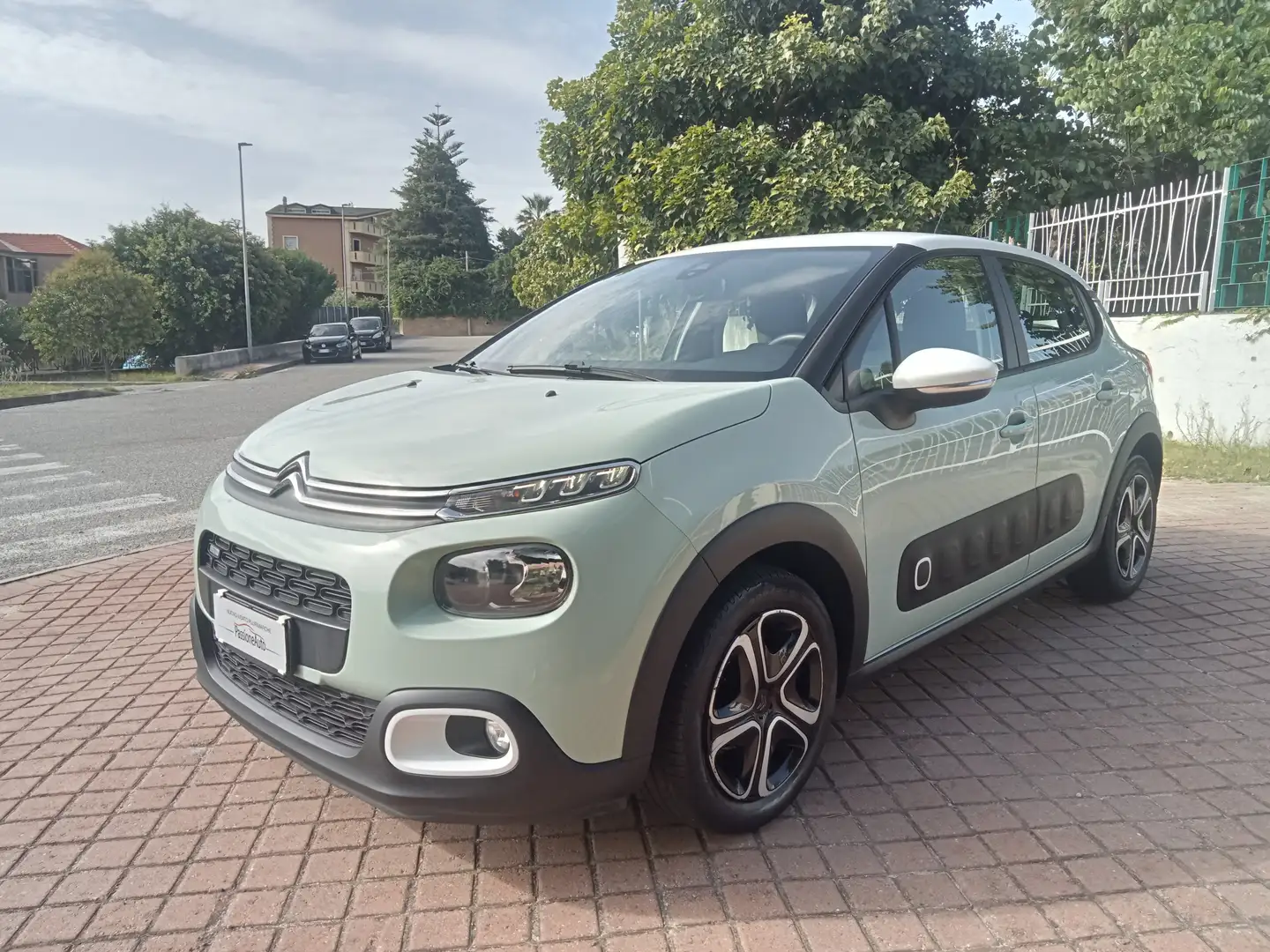 Citroen C3 C3 1.2 puretech Feel 82cv neopatentati Vert - 2
