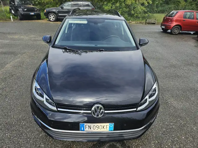 Volkswagen Golf view 4