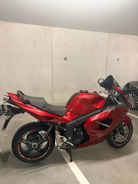 Triumph Sprint ST - foto 3