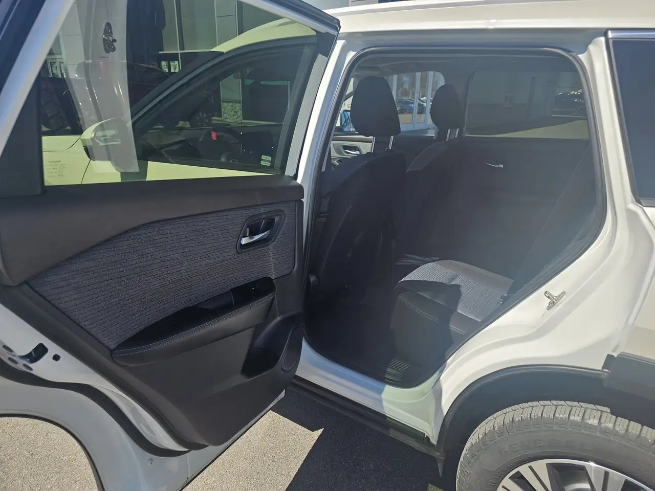 Nissan Rogue снимка Nissan Rogue