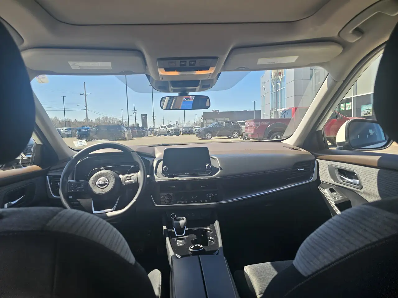 Nissan Rogue снимка Nissan Rogue