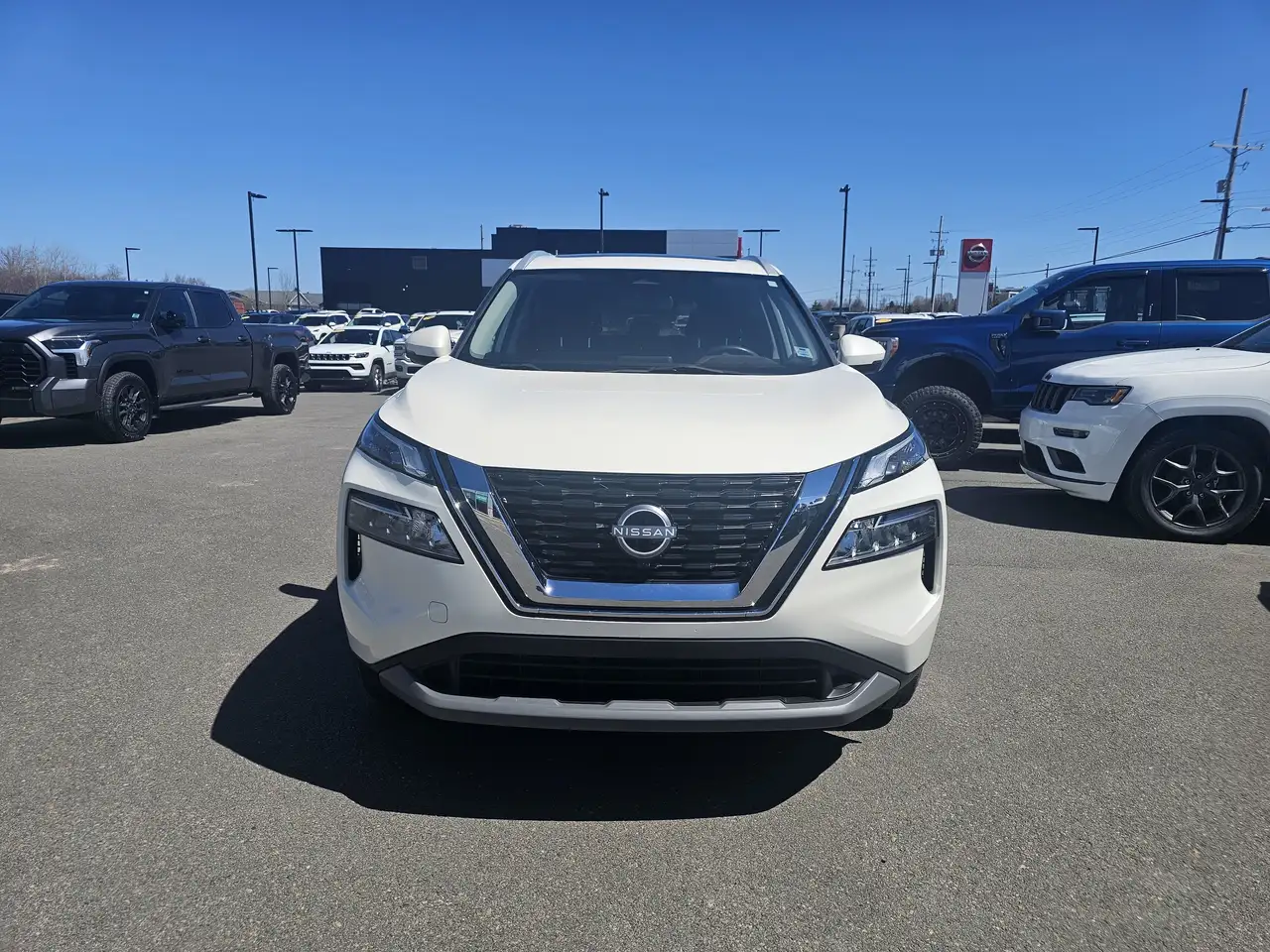 Nissan Rogue снимка Nissan Rogue