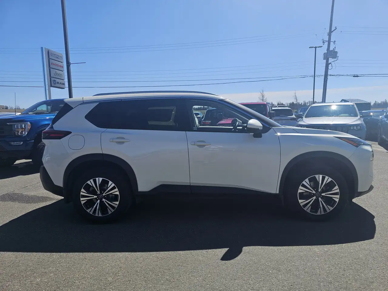 Nissan Rogue снимка Nissan Rogue