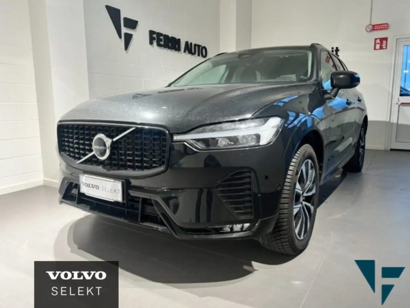 Volvo XC60 B4 automatico Plus Dark Zwart - 2