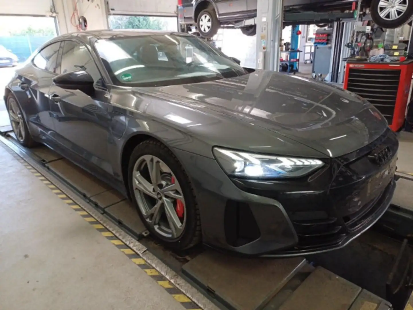 Audi RS e-tron GT 440 kW MATRIX-LED B&O SHZ NAVI Grau - 2
