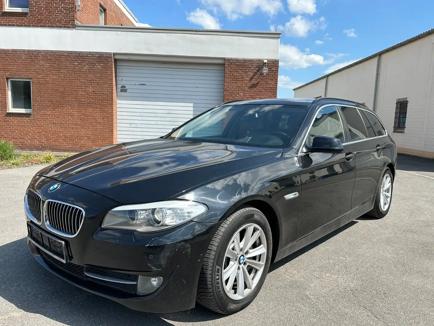 BMW 525 d Automatik/ Sportpaket / Navigation , H-UP Schwarz - 1
