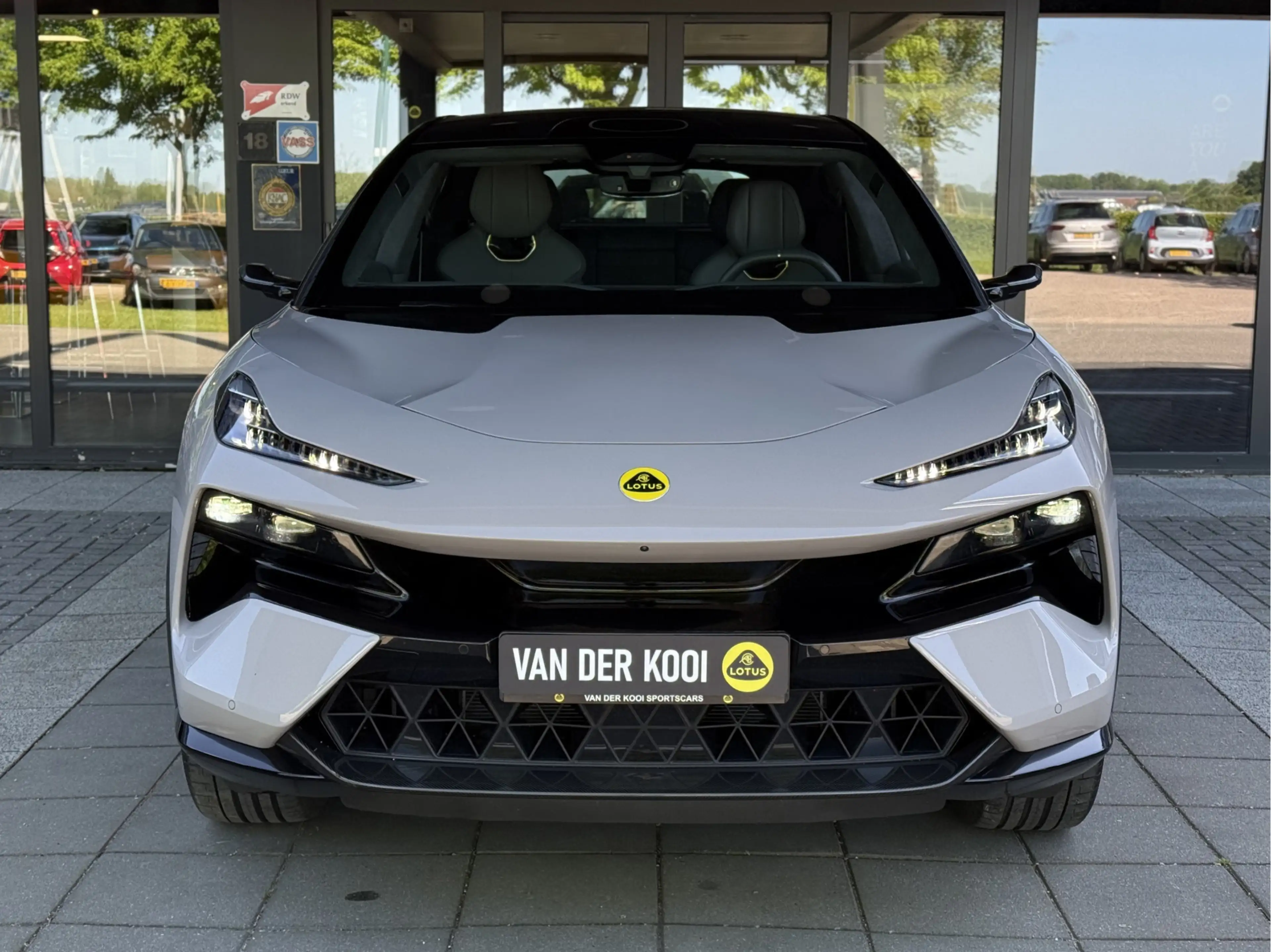 Lotus Eletre EDS 450 S 4WD Executive Seat 112 kWh — photo 2