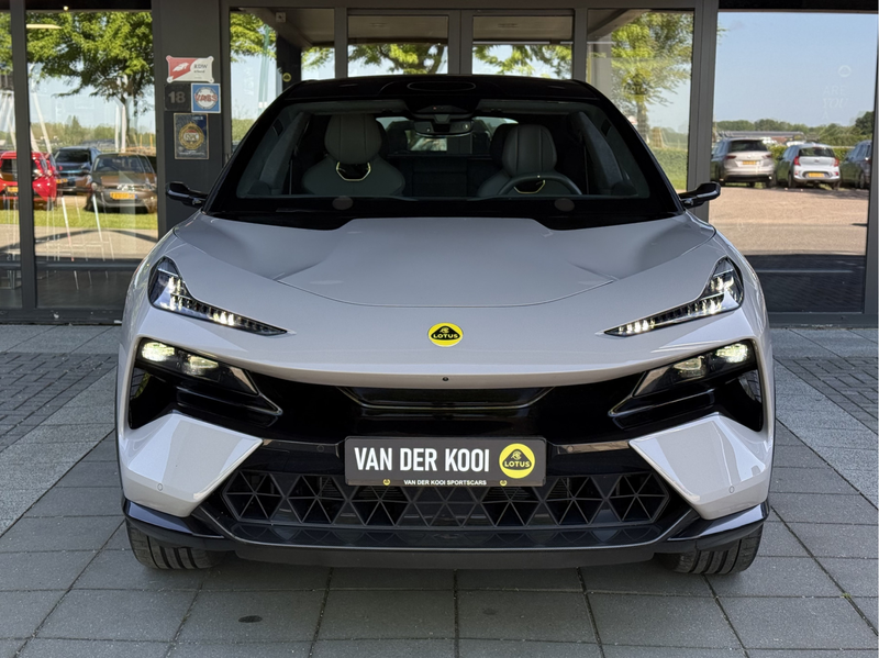 Lotus Eletre EDS 450 S 4WD Executive Seat 112 kWh — photo 2