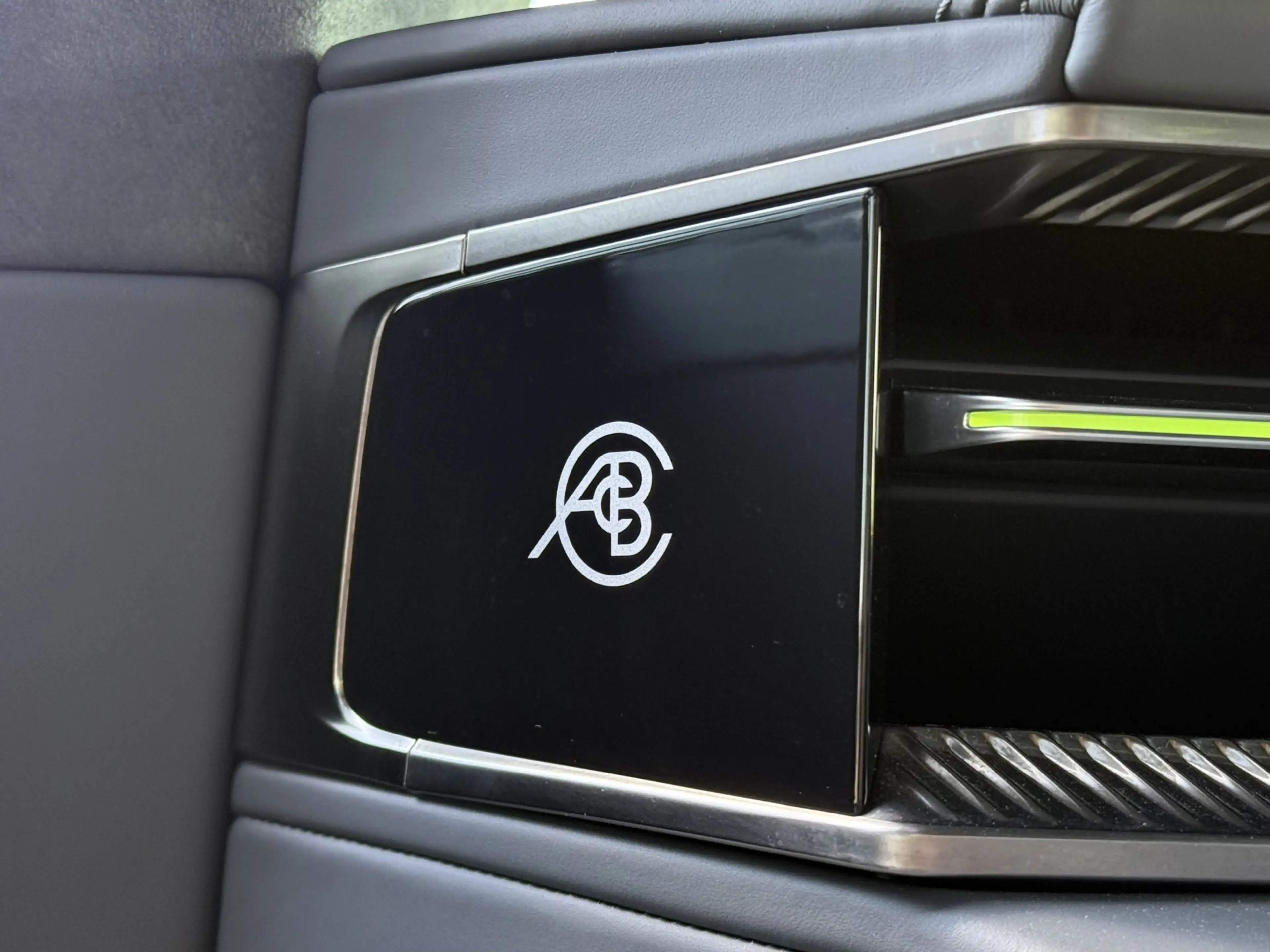Lotus Eletre EDS 450 S 4WD Executive Seat 112 kWh — photo 17