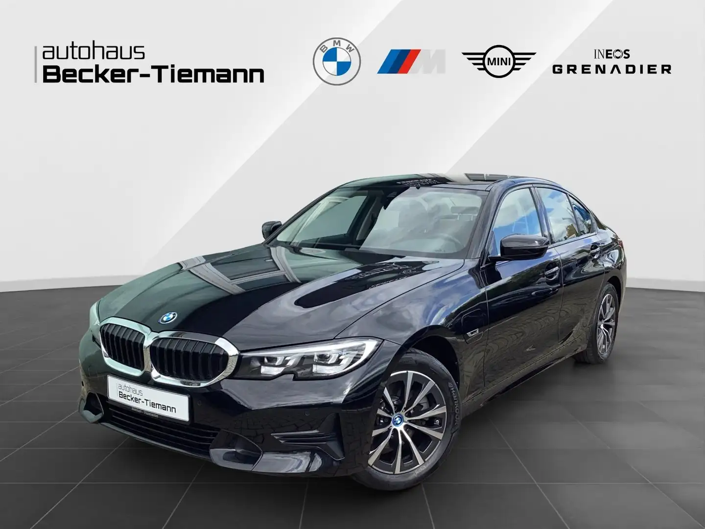 BMW 320 e Limousine / 17" / Shadow Line / DAB Zwart - 1