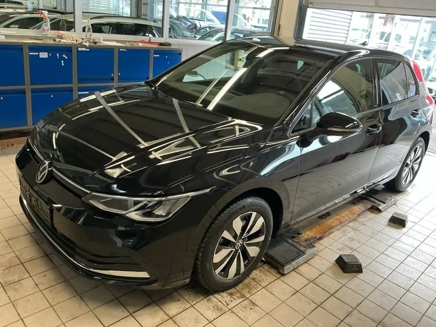 Volkswagen Golf 1.0 eTSI OPF DSG Move Schwarz - 2