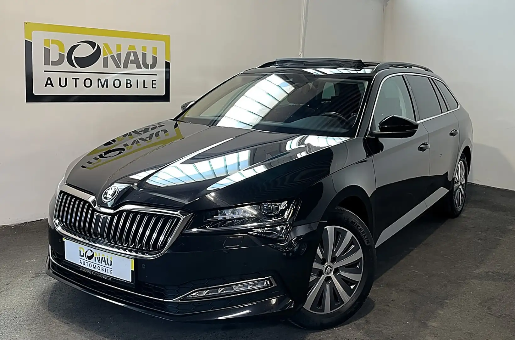 Skoda Superb Kombi 1,5 TSI ACT Style DSG * AHK * ACC * Pano ... Schwarz - 1