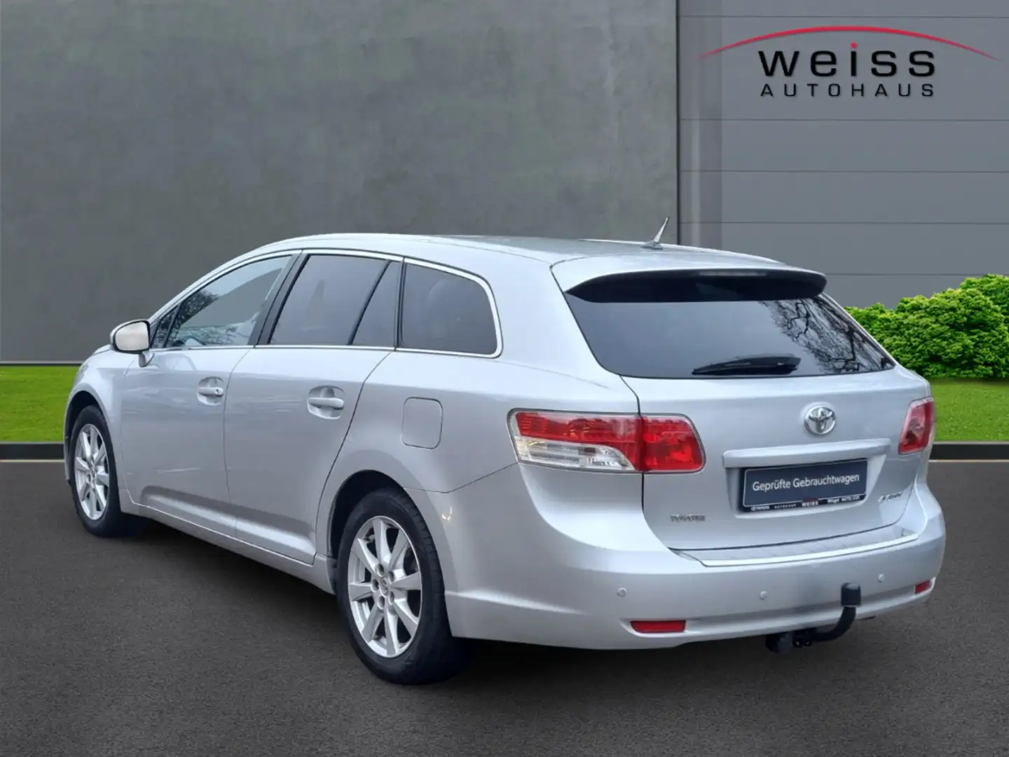 Toyota Avensis Kombi Executive*SHZ*AHK*M+S*KUPNEU*TEMP*KLIMA* Silber - 2