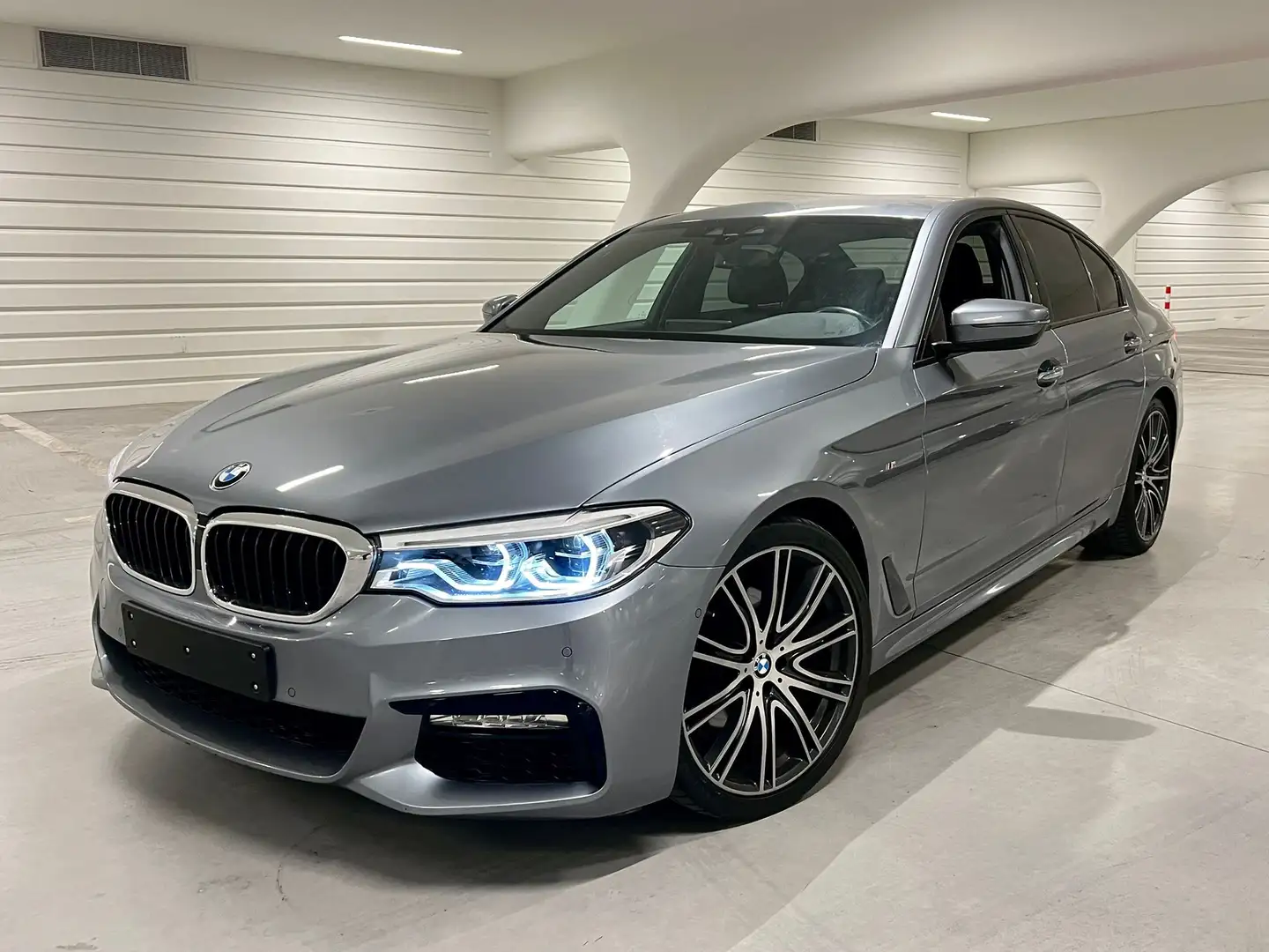 BMW 520 M pack  sport - 1