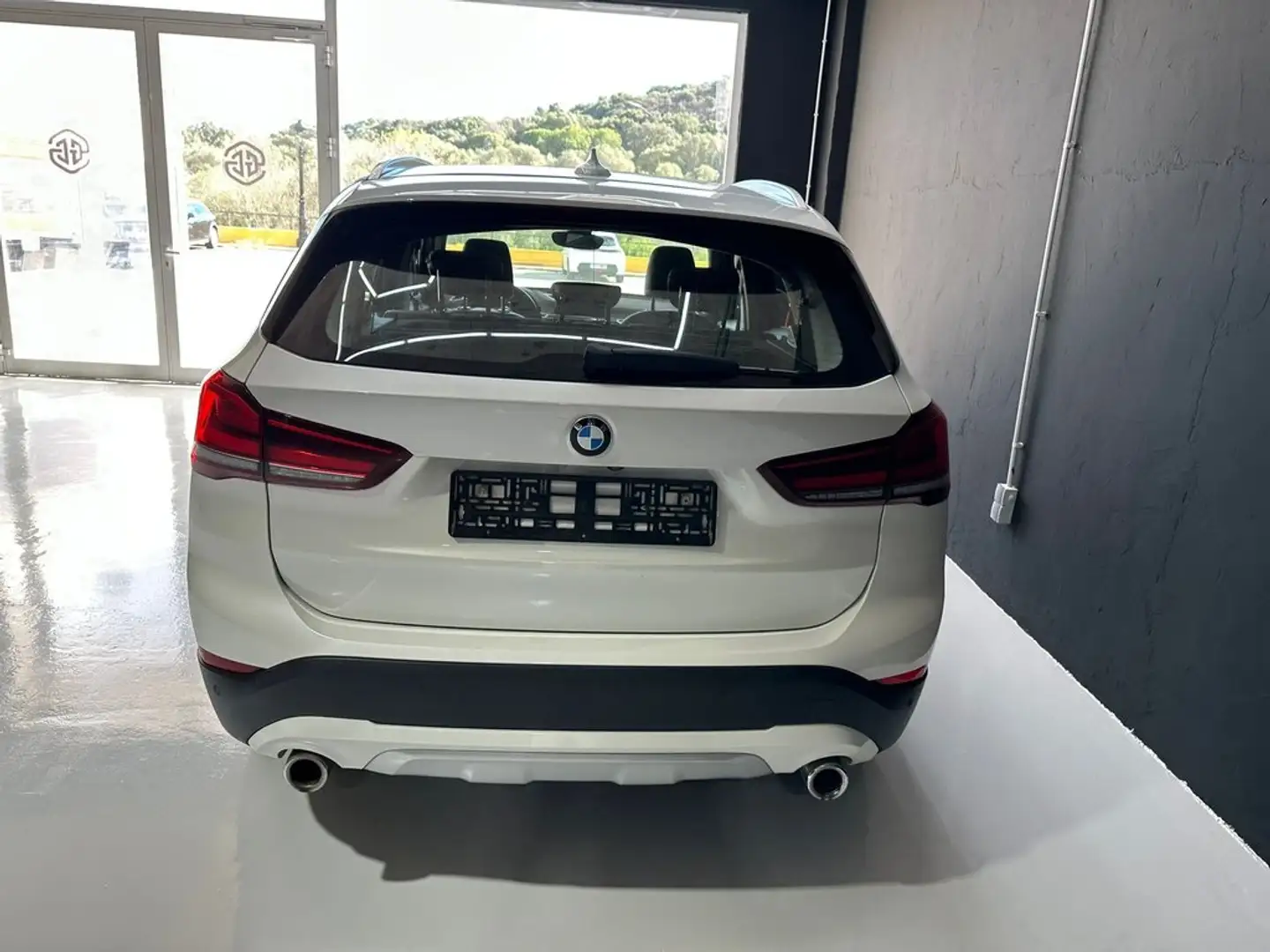 BMW X1 sDrive20dA Weiß - 2