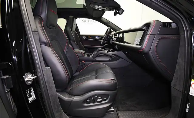 Porsche Cayenne view 8