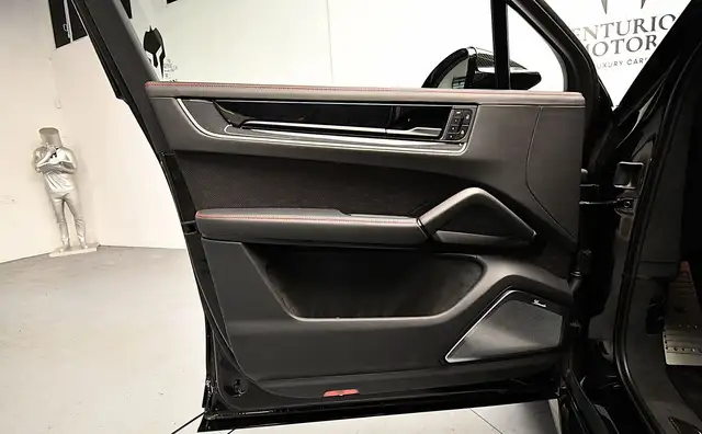 Porsche Cayenne view 12