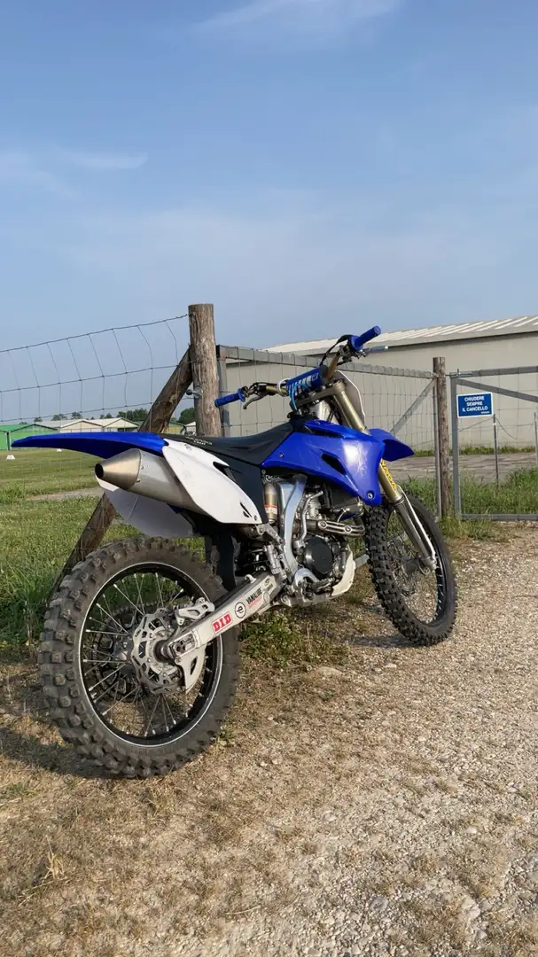Yamaha YZ 250 da gara Blau - 2
