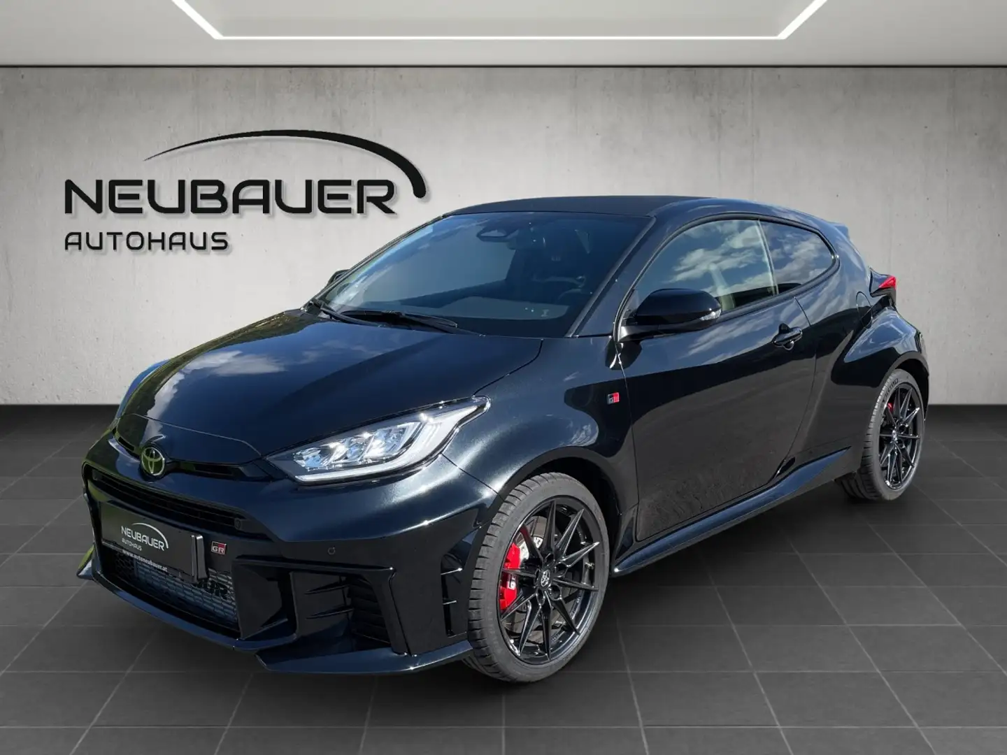 Toyota Yaris HighPerf 1.6l 6MT Schwarz - 1