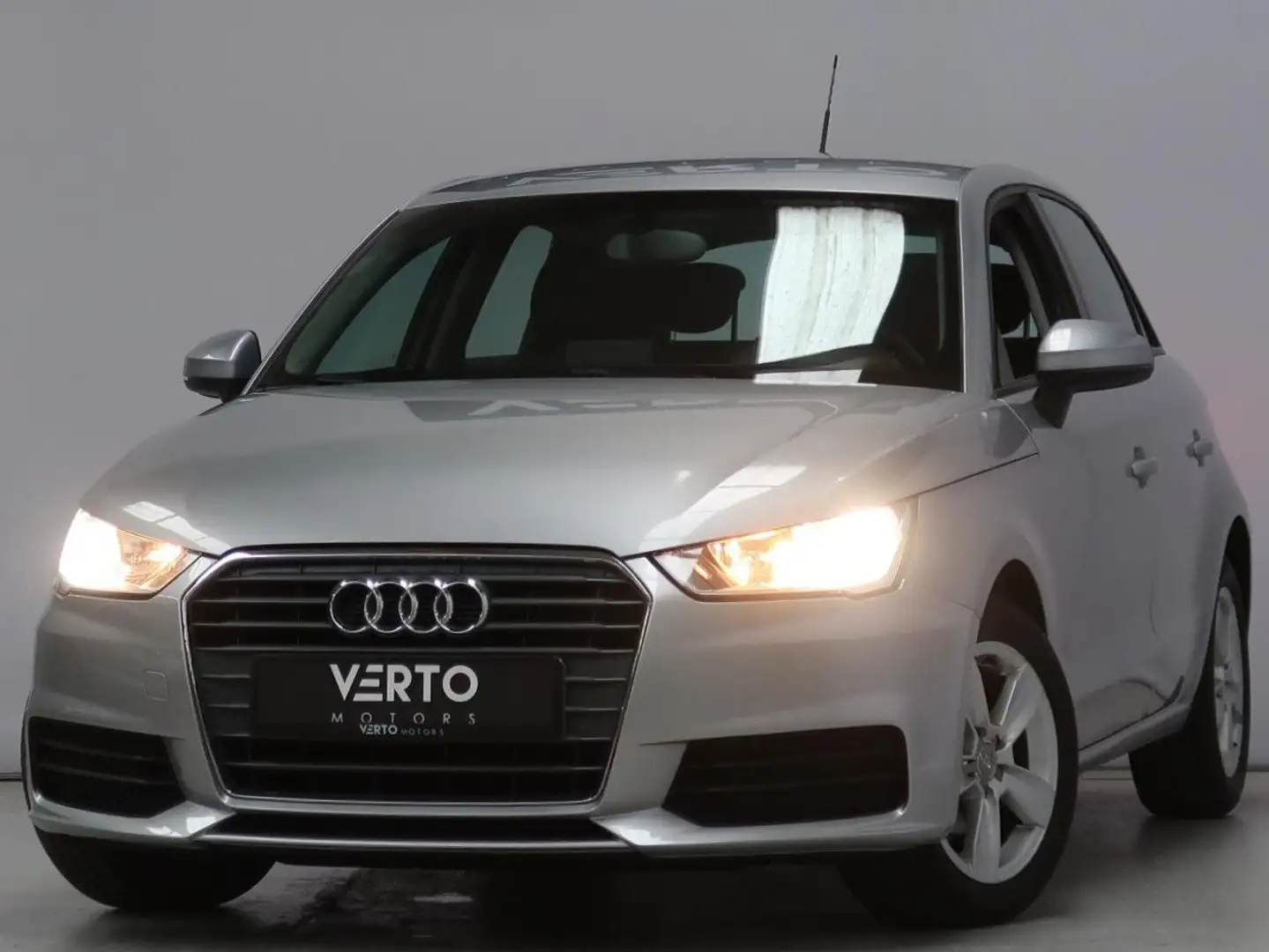 Audi A1 A1 1.0 TFSI ultra Sportback sport Argent - 2