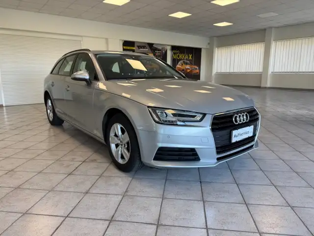 Audi A4 A4 Avant 30 2.0 tdi Business 122cv s-tronic