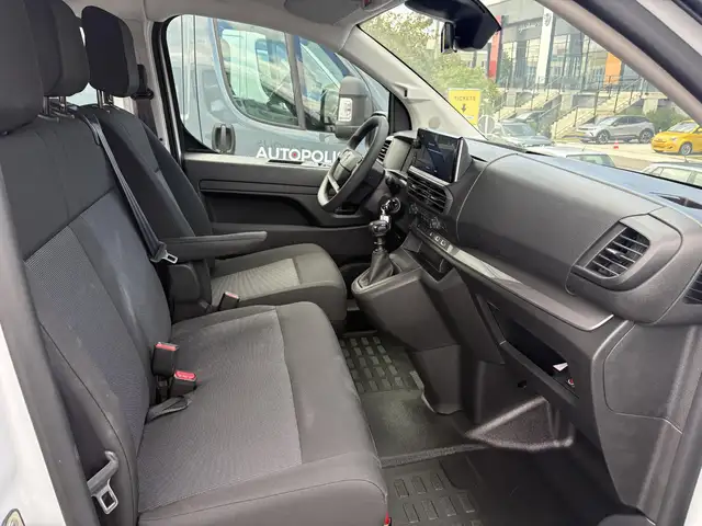 Opel Vivaro view 2
