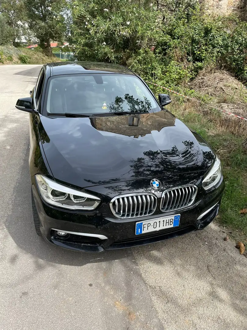BMW 116 116d+Urban+5p+auto Fekete - 1