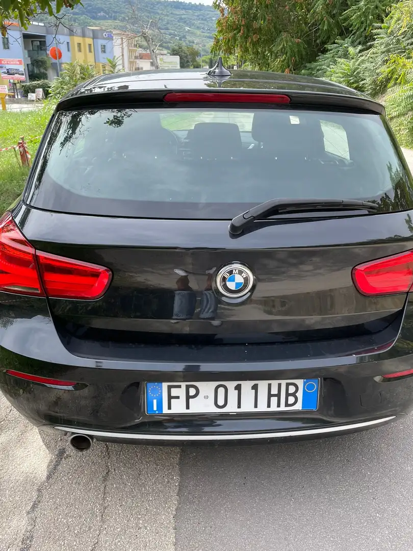BMW 116 116d+Urban+5p+auto Fekete - 2