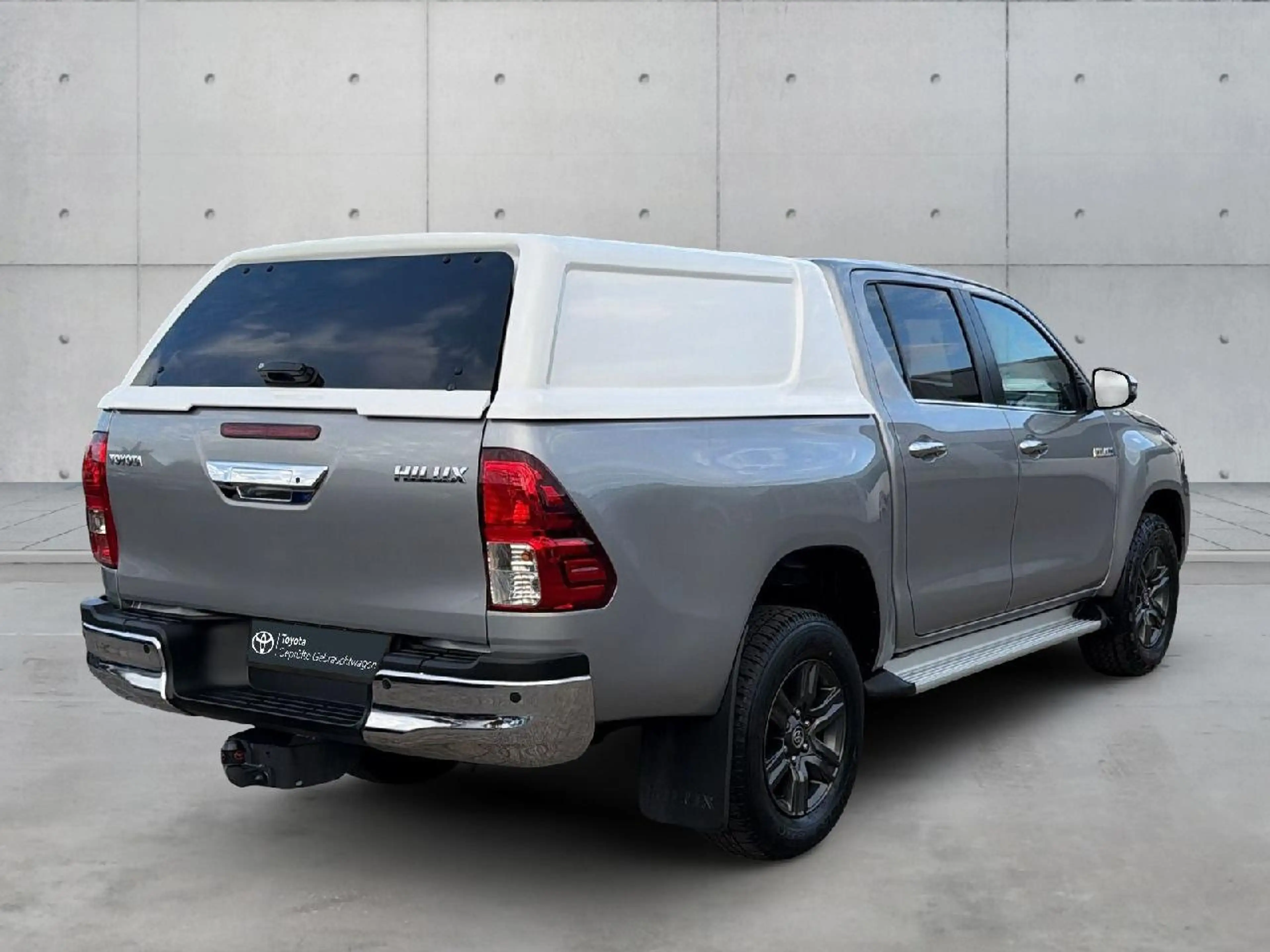 Toyota Hilux Double Cab Comfort 4x4 — photo 2