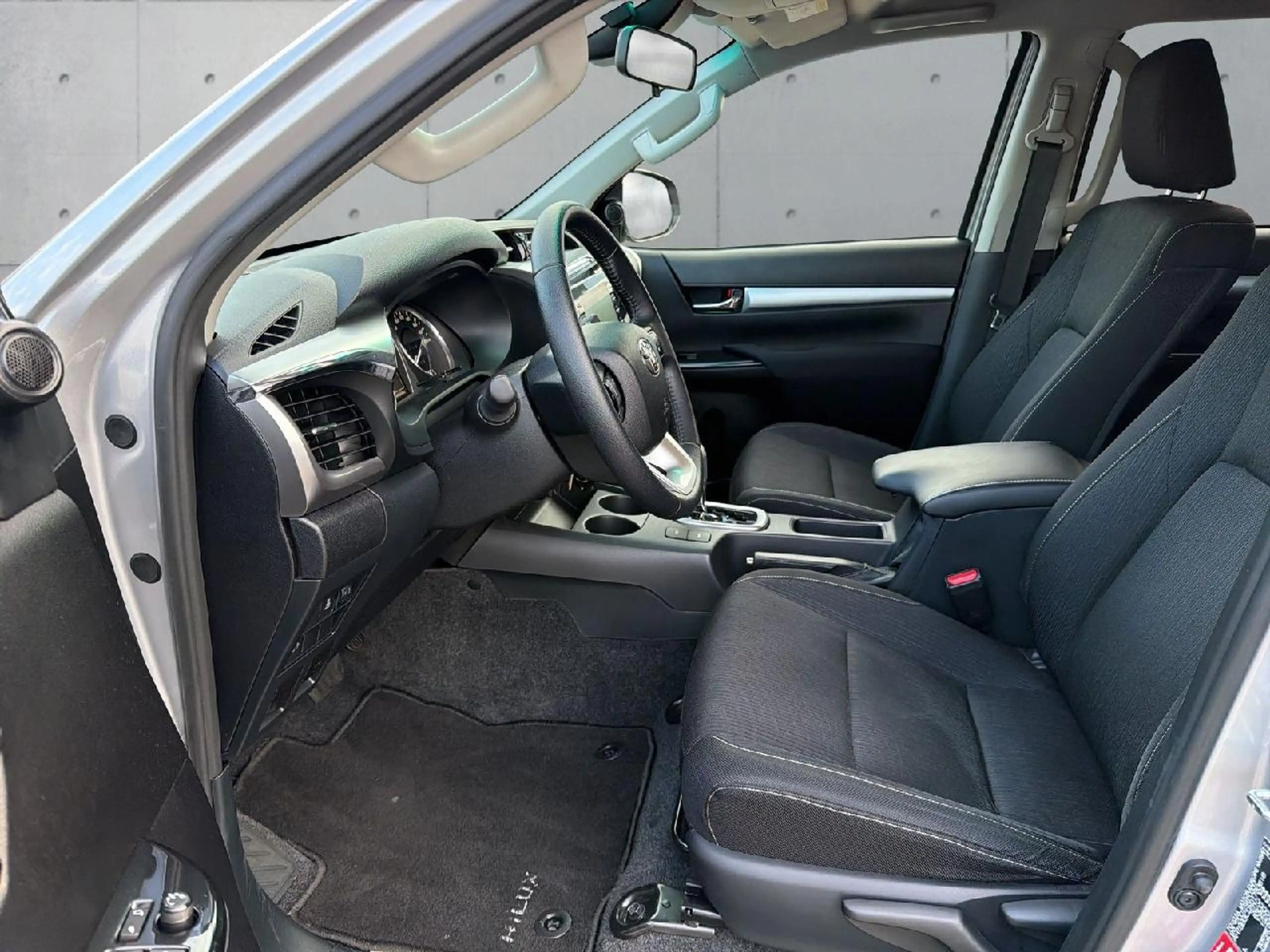 Toyota Hilux Double Cab Comfort 4x4 — photo 9